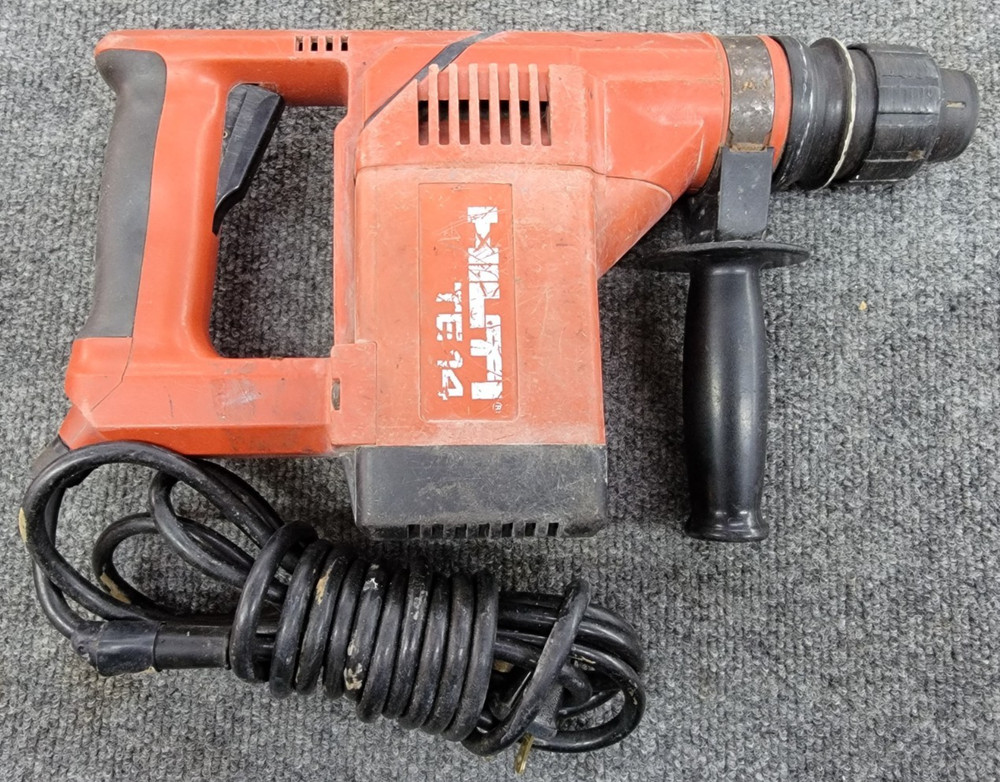 Hilti TE14 Rotary Hammer Drill w/Case, Bits, And Paperwork