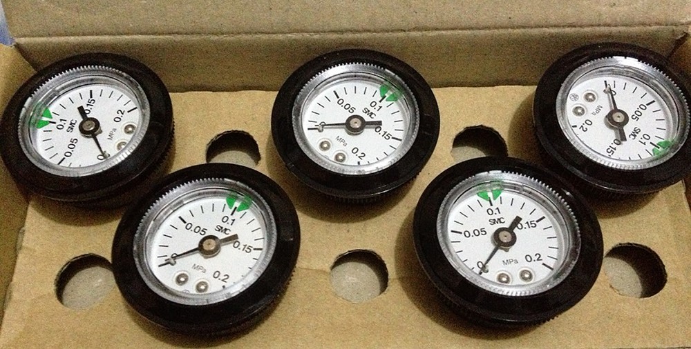 SMC G46-10-02M-C Manometer Neu