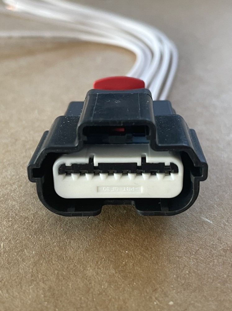 S2507    Blind Spot Module Sensor Connector New