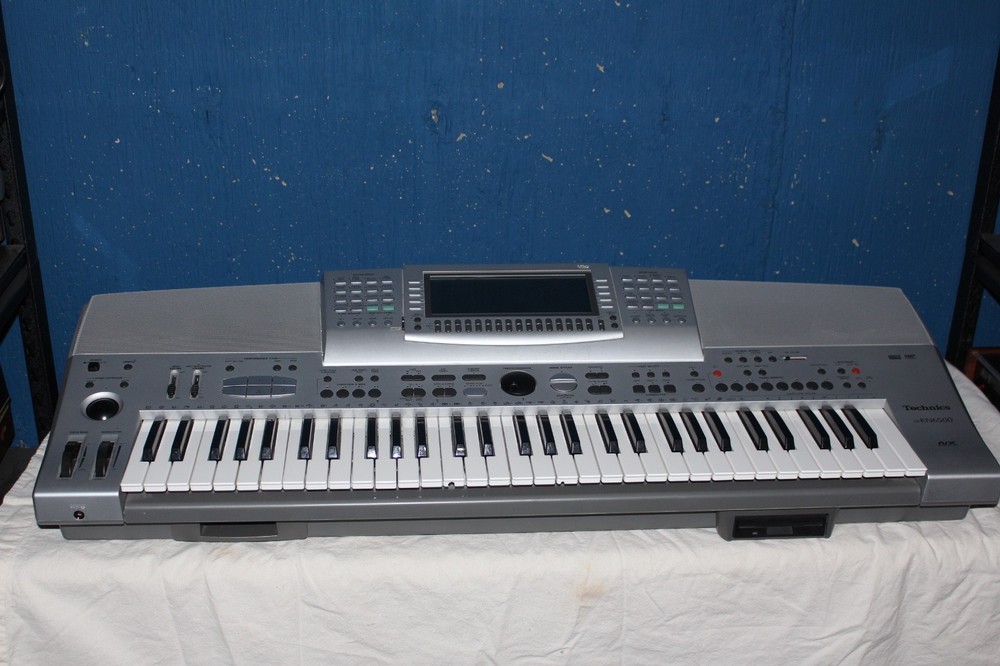 Technics SX KN6500 Digital Keyboard Workstation with extras