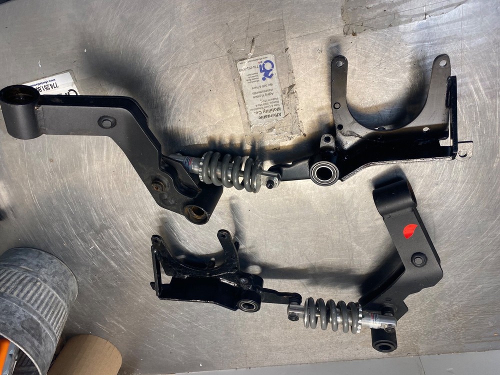 Quantum Edge Front Caster Shock Strut Fork Assembly B6/30