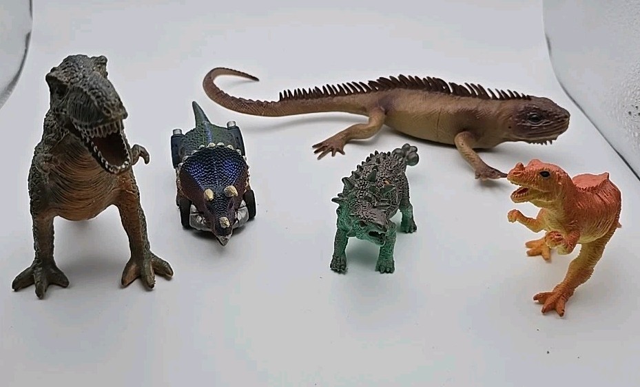 5 Random Dinosaur Toys 4"