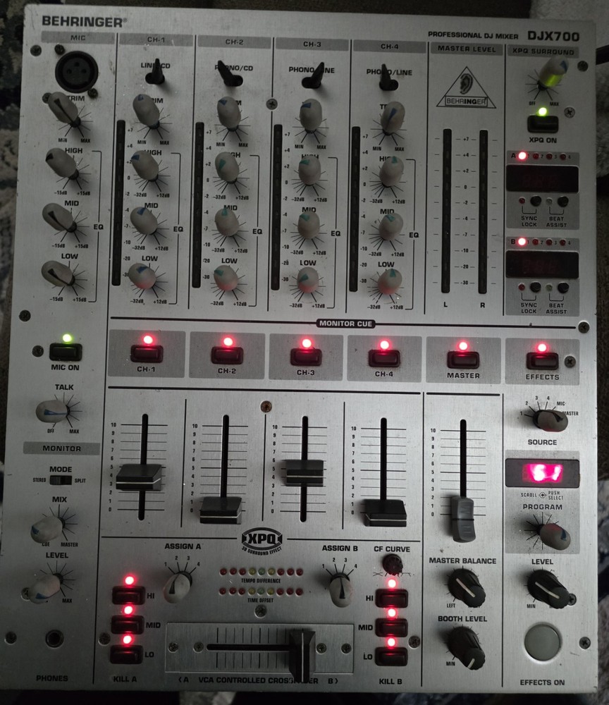 Behringer Virtualizer 3D FX2000 & Behringer DJX700 Professional DJ Mixer Working