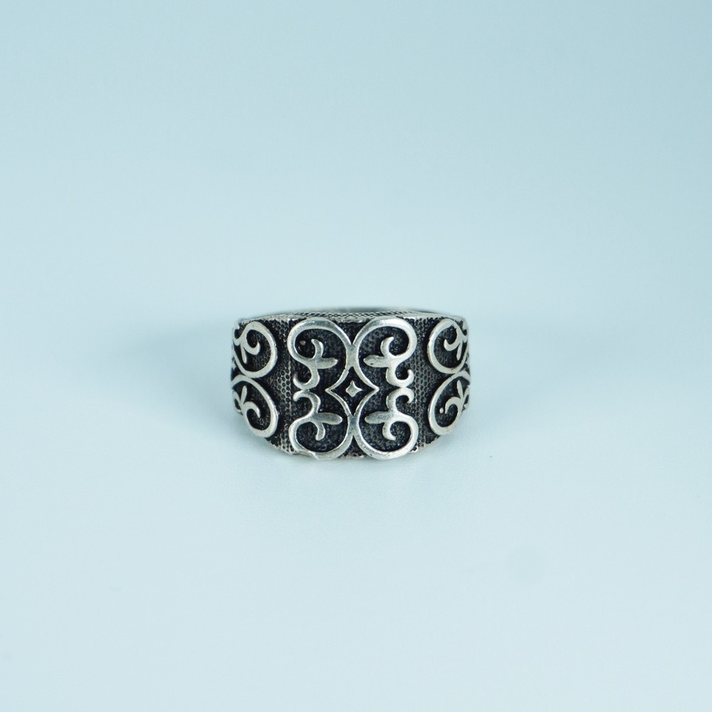 Handcrafted 925 Sterling Silver Ring with Ornate Pattern size 8.5