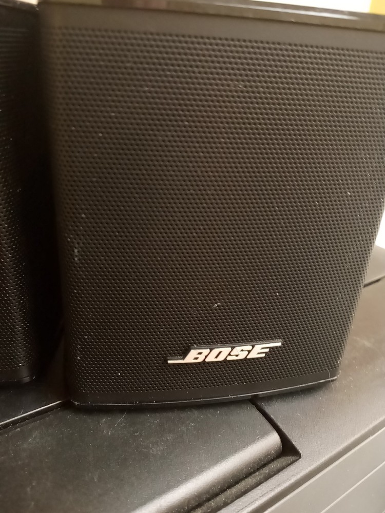 Bose Virtually Invisible 300 (2) Cube Surround Speakers Only Working