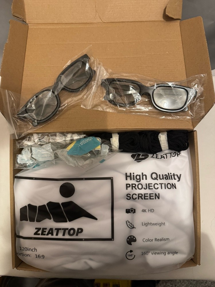 * New In Box* Zeattop 120” Projection Screen