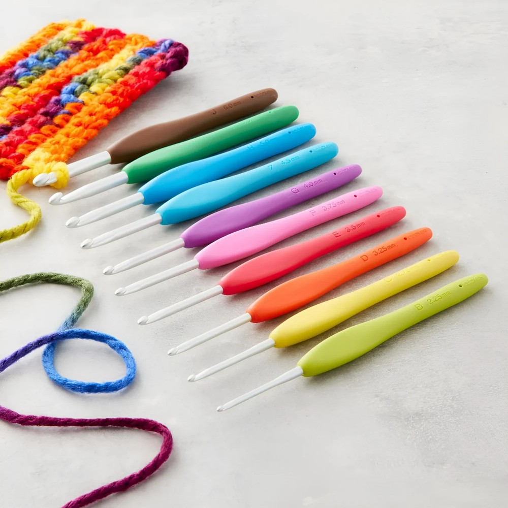 Clover 3672 Amour Crochet Hook Set, Assorted - 10 Sizes