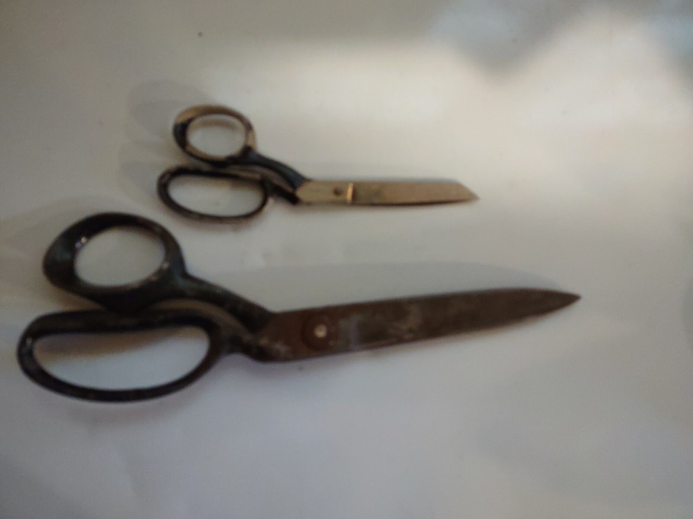 2 Pair Vintage Scissors
