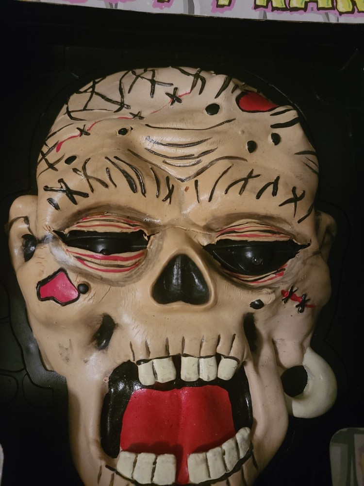 Fright Frame Light Sensor Blinking Glowing Red Eyes