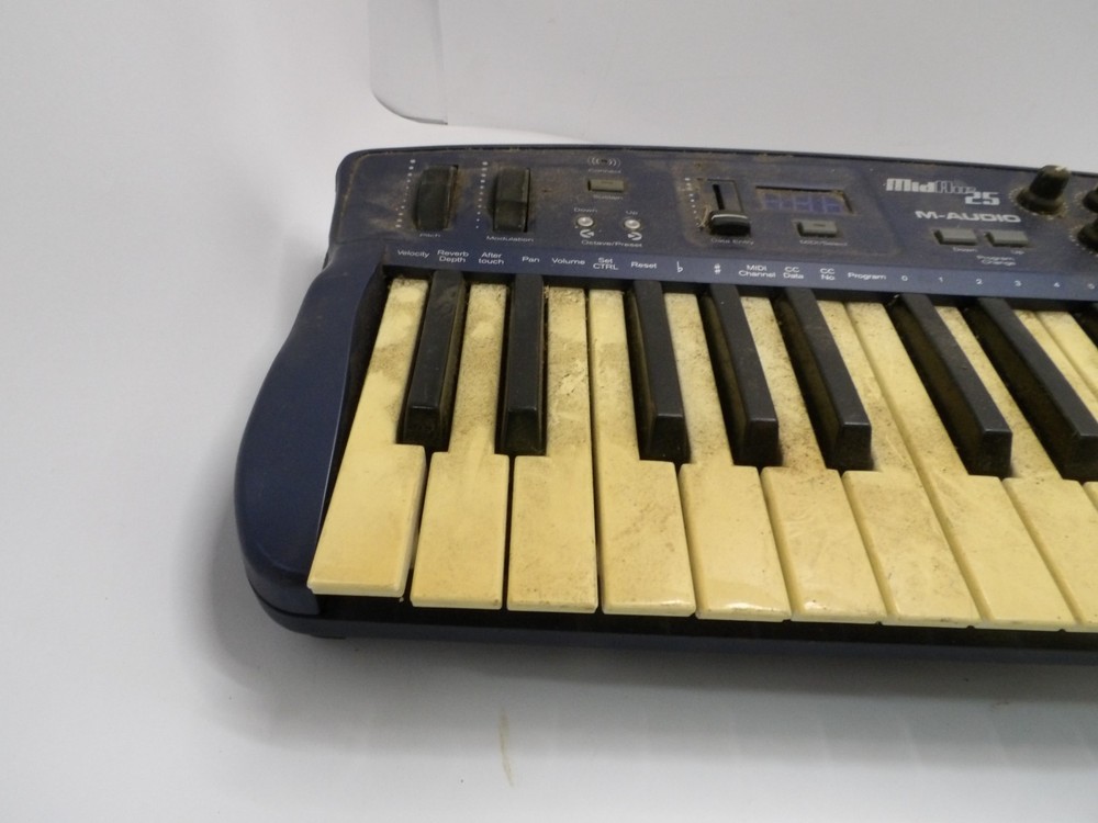 M-AUDIO MID Air 25 Controller Keyboard UNTESTED AND DIRTY