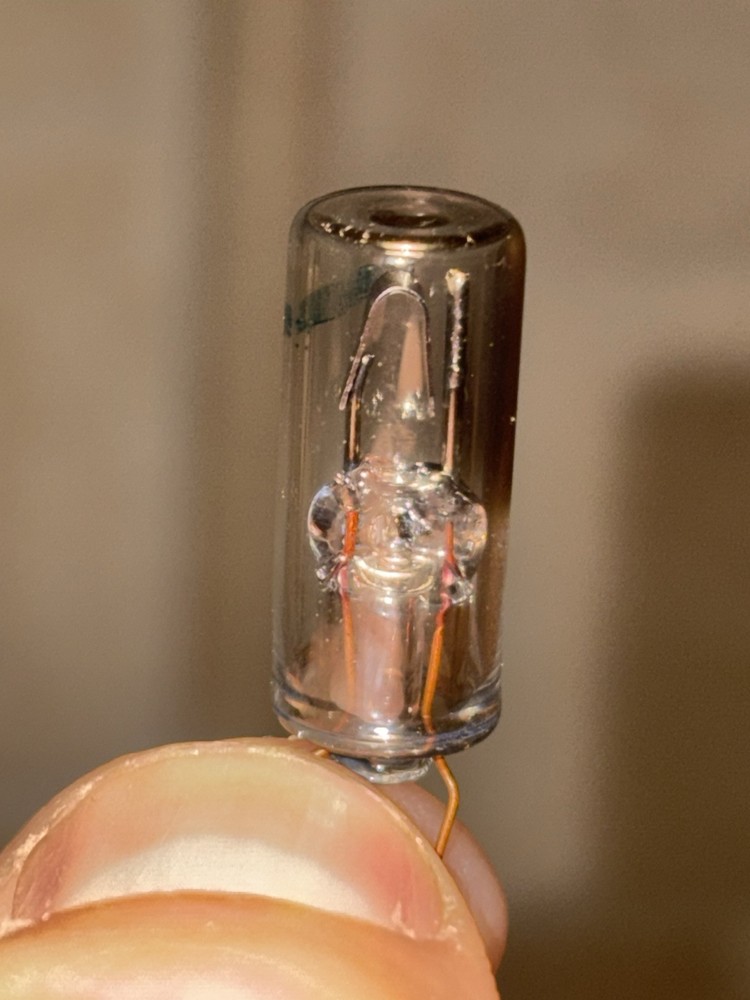 PROMETHIUM-147 Exotic Element Collection Sample Pm-147 Check Source Gold WOW!