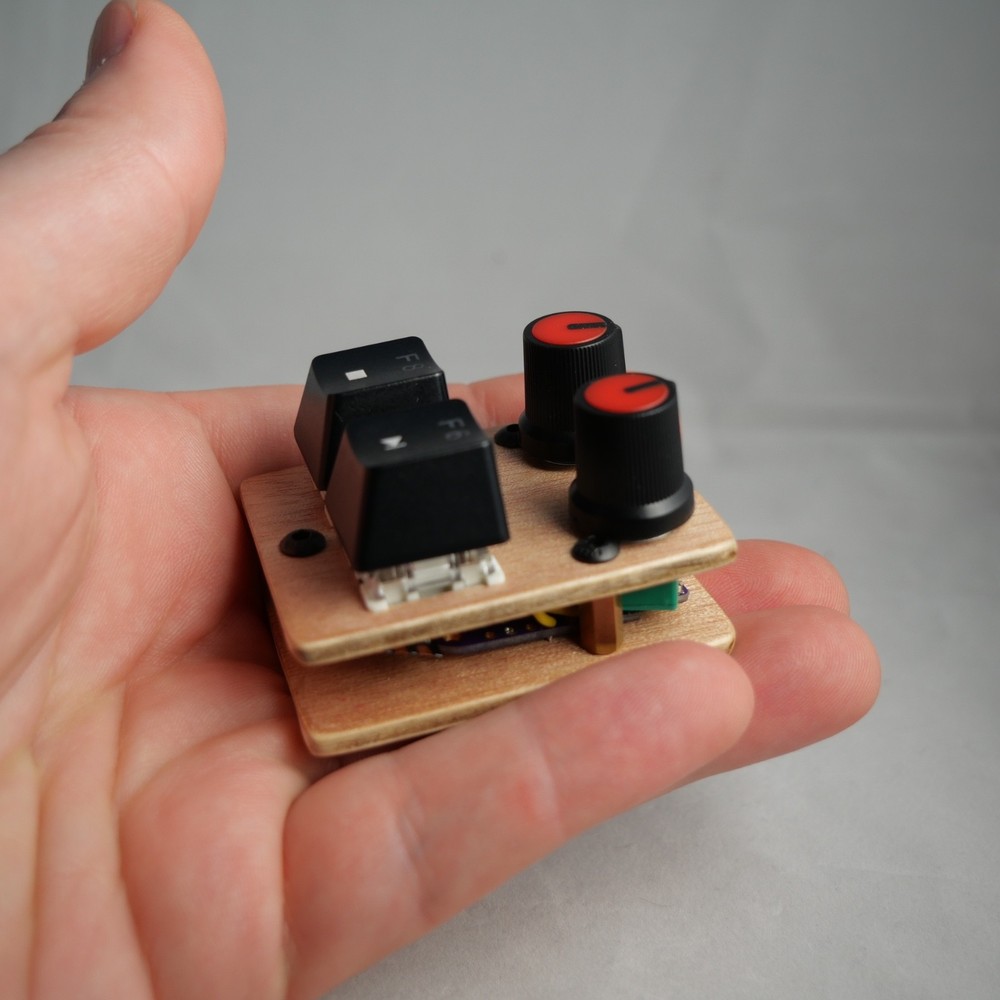 madMidiMini Compact Midi Controller with 2 Note Buttons 2 Potentiometers and LED