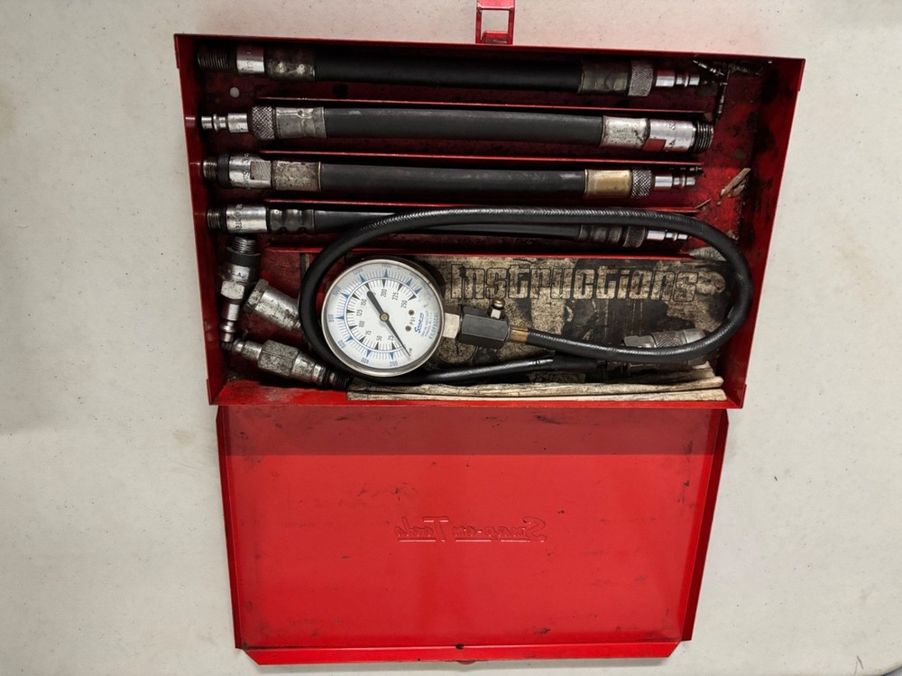 SNAP ON TOOLS 250 PSI COMPRESSION GAUGE TEST SET KIT WITH METAL CASE