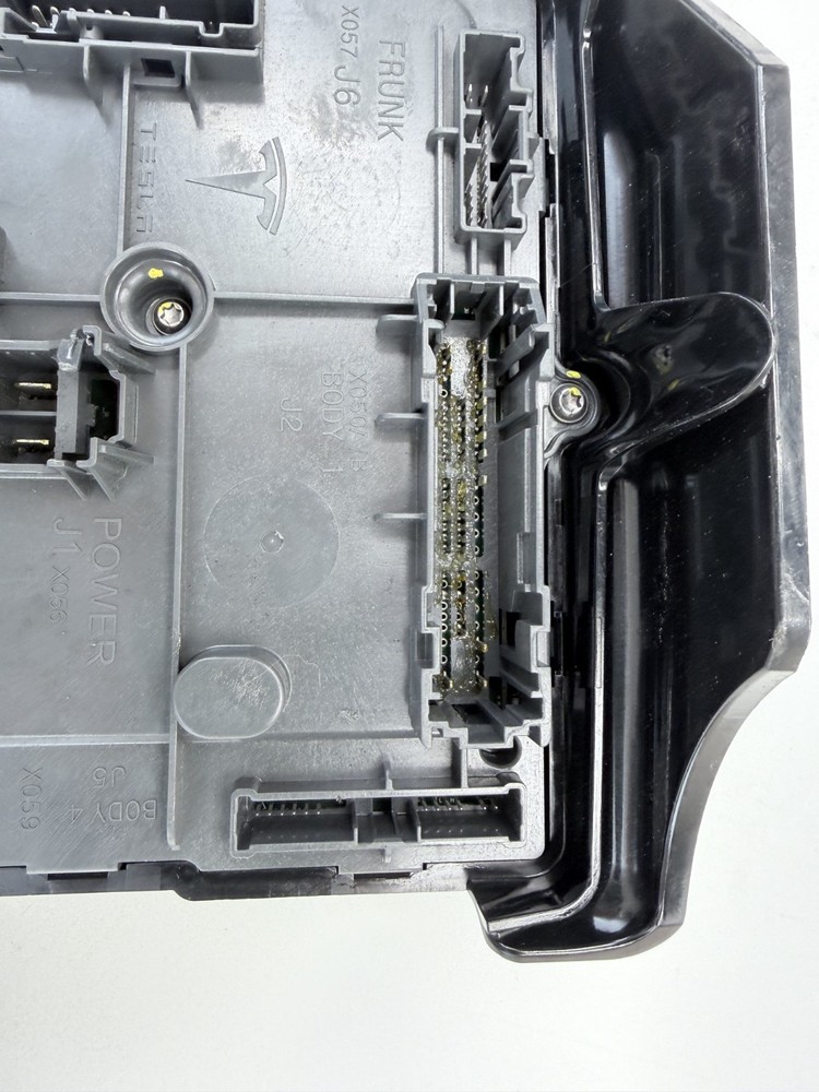 Tesla Model 3 M3 24-25 Front Right Low Voltage Body Controller 1834629-10-D