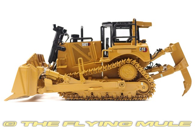 Diecast Masters 1:50 D8T Bulldozer