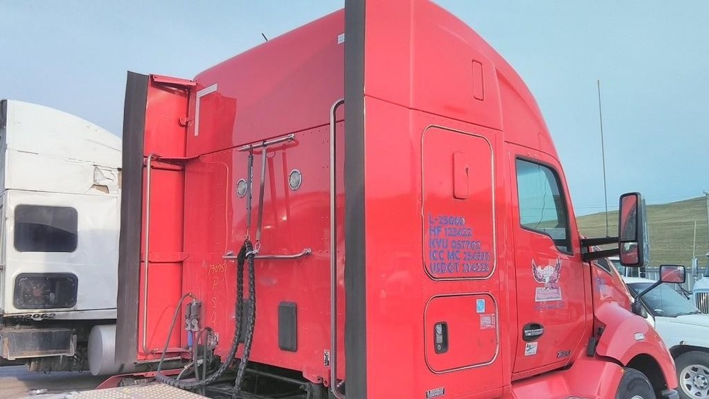 Replaces 2017 KENWORTH T680 CAB , OH