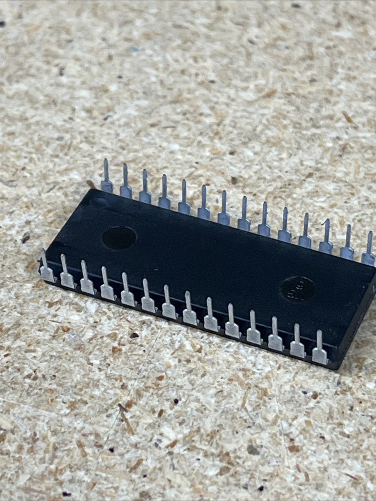 P82C59A-2 - INTEL - Interrupt Controller CMOS 28-PIN DIP NOS