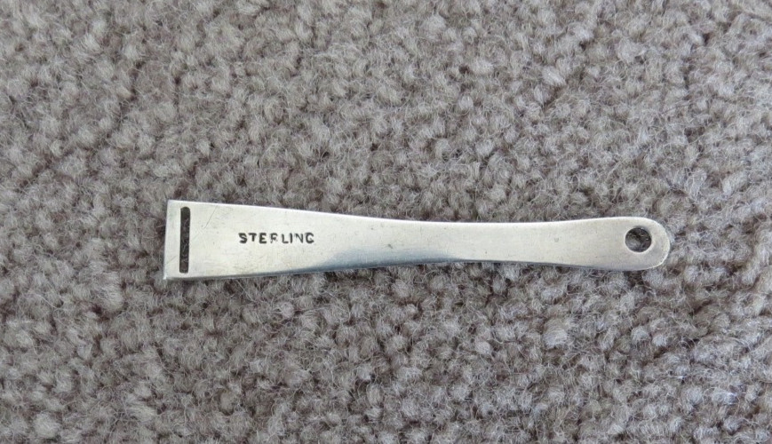 VINTAGE STERLING SILVER RIBBON THREADER