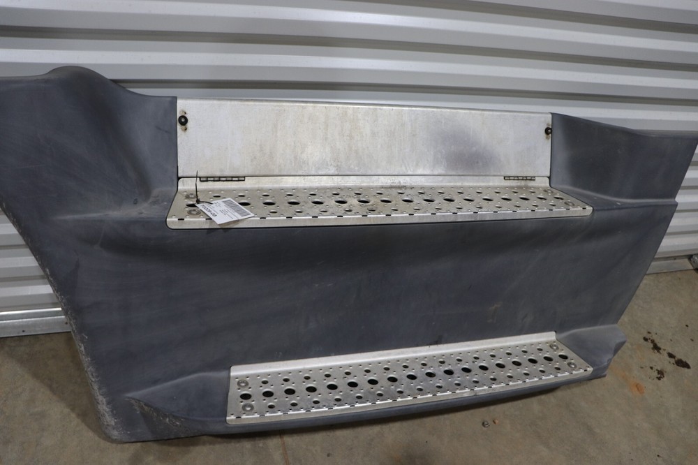 2013-2017 FREIGHTLINER CASCADIA 125 LEFT DRIVER FORWARD SKIRT PANEL STEP OEM