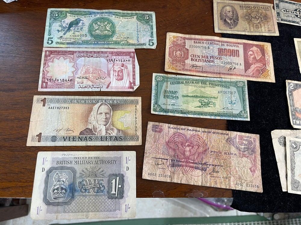 Assorted World Foreign Banknotes Lot