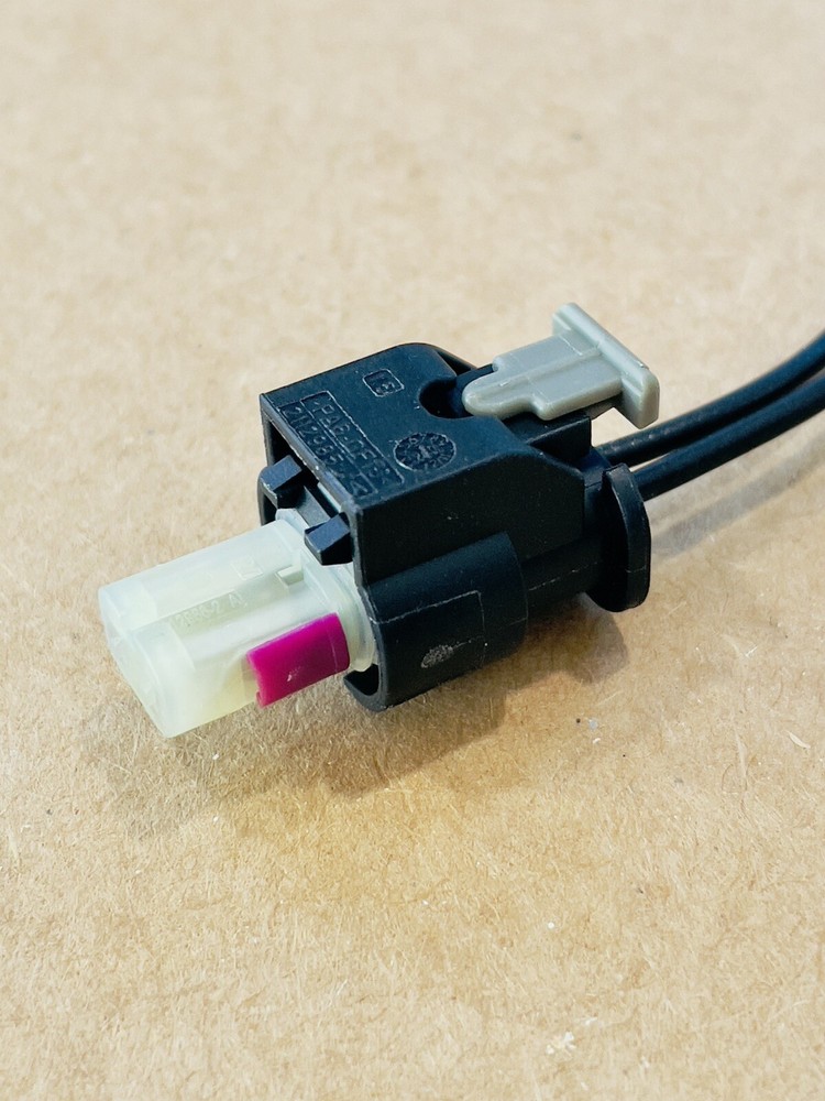 WPT-1250 Variable Valve Timing Solenoid Connector For 2011-2019 Ford Explorer