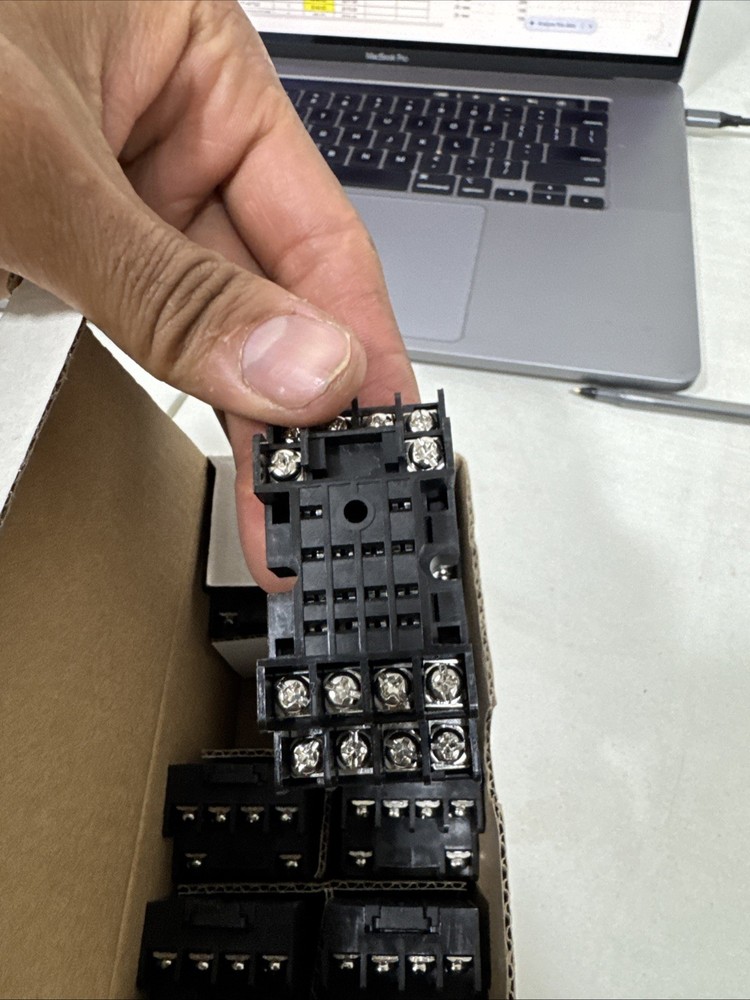 YOUNG NDSQ-14 7AMP 300V RELAY SOCKET