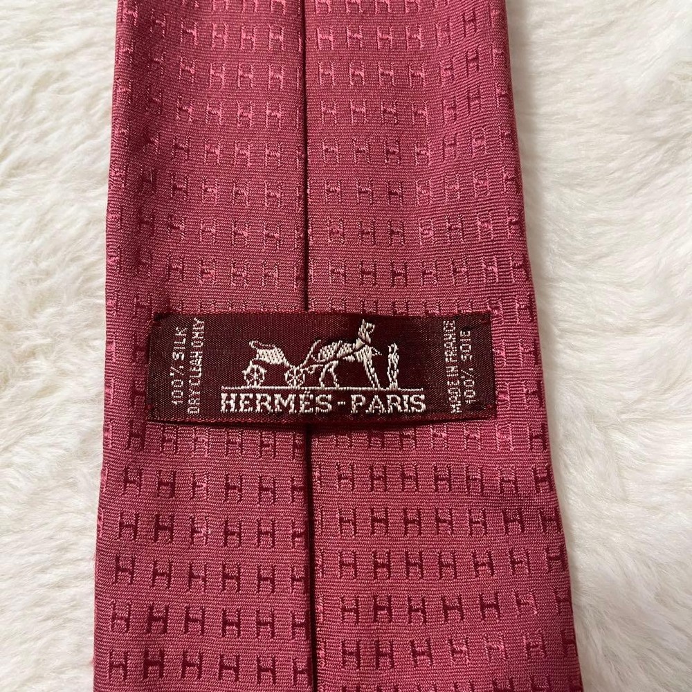 Excellent condition Hermes Tie H Pattern Fasone