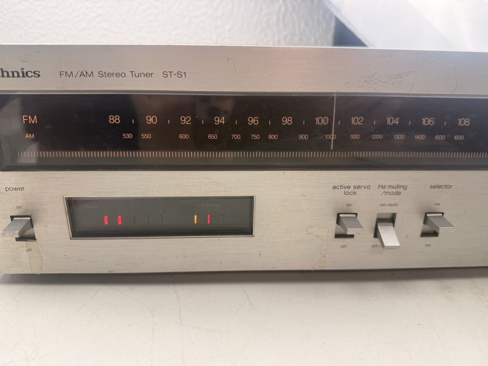 Technics ST-S1 FM/AM Stereo Tuner
