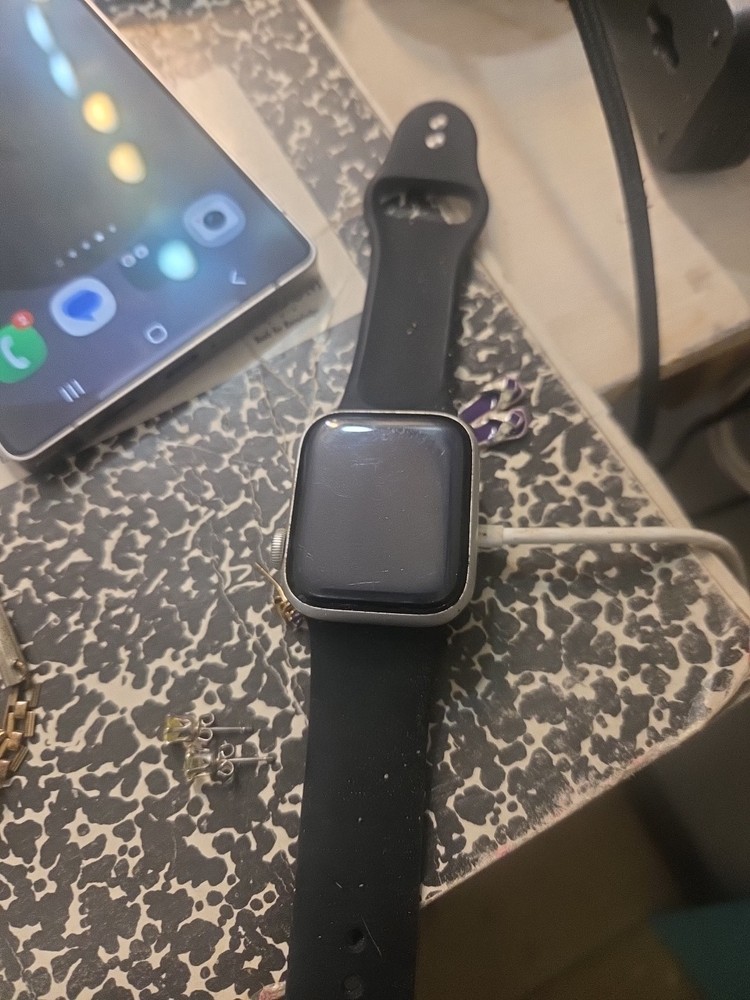i watch se aluminum case