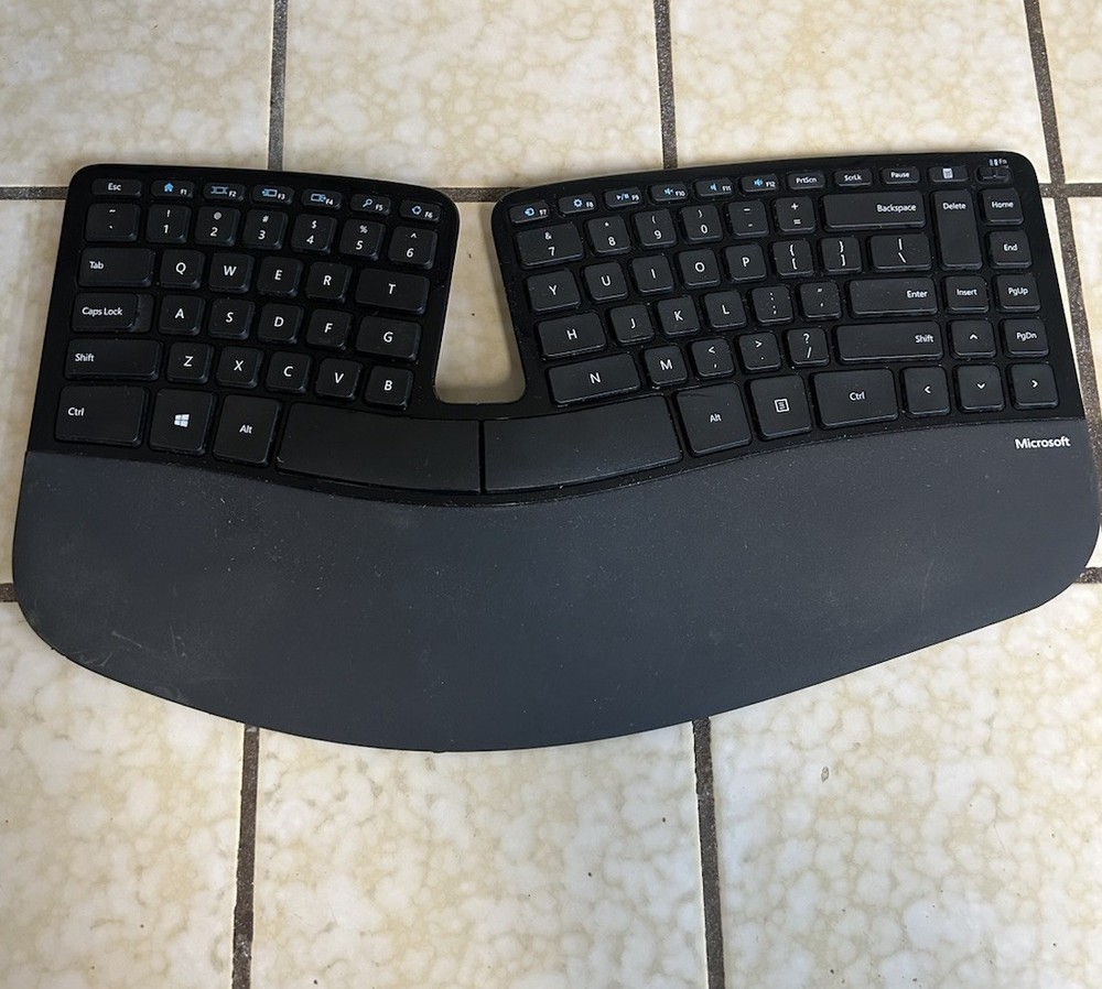 Microsoft - Sculpt Ergonomic Wireless Desktop Keyboard - Great Condition