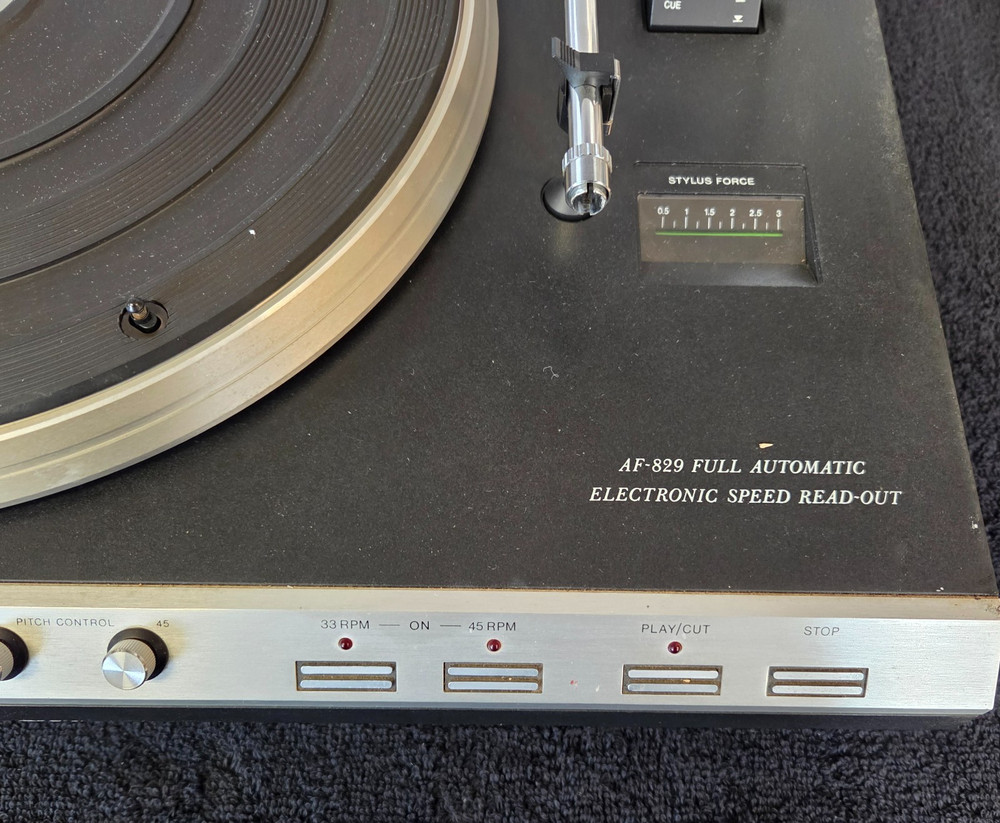 PHILIPS FULL AUTOMATIC TURNTABLE AF-829
