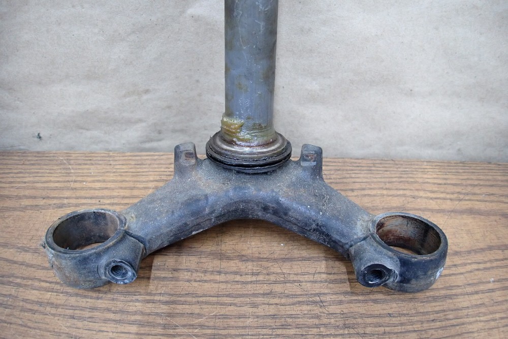 1982 HONDA CX500C LOWER TRIPLE TREE STEM