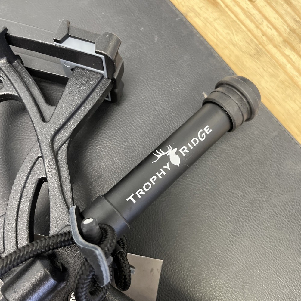 Bear Cruzer G3 Compound Bow Right-Handed New With Tags