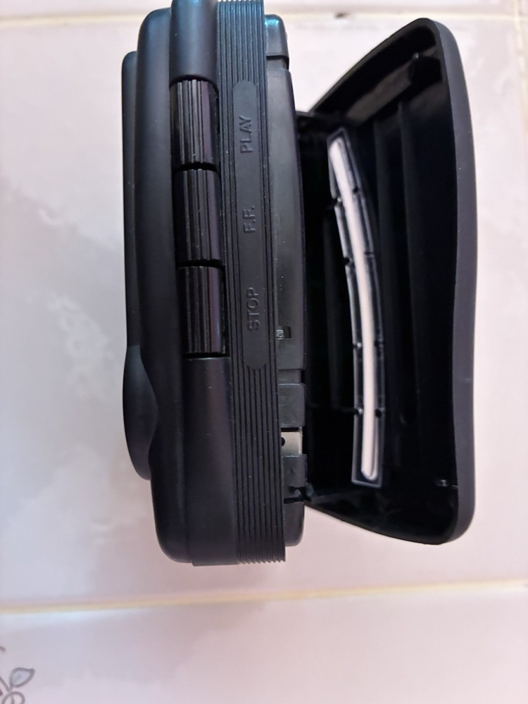 New Suntone Personal Stero Cassette Player