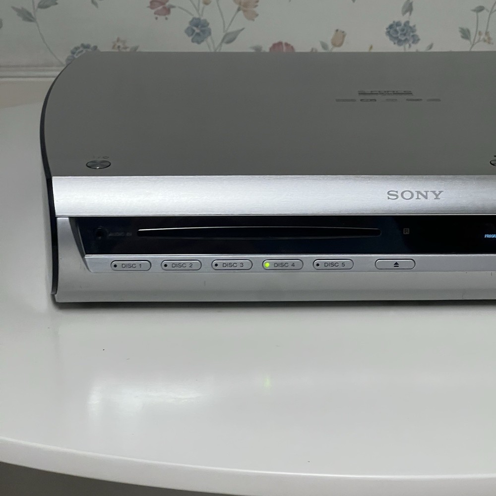 Sony S Force Pro DVD SACD Changer - DAV-X1 Model HCD-X1V