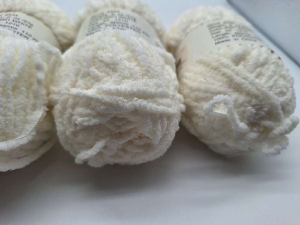 Tall Mouse Craft Cuddly Yarn White Polyester 110 yds ea ball