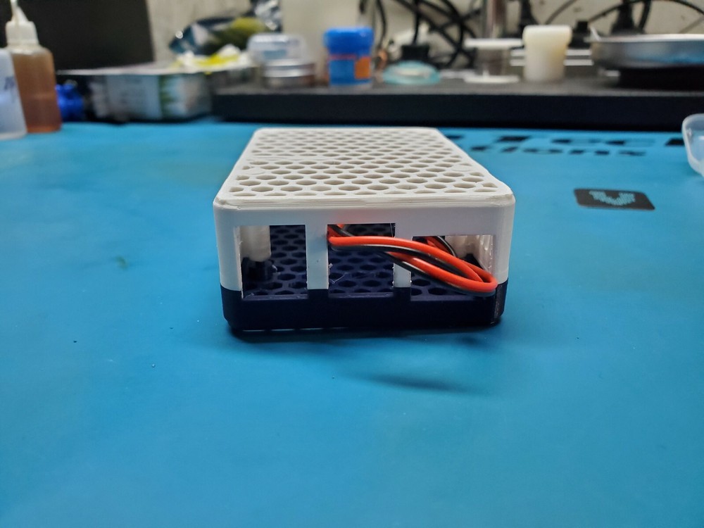 Raspberry PI 4 B Mesh Case White & Blue Snap Case /w posts Turbo Fan & Heatsinks