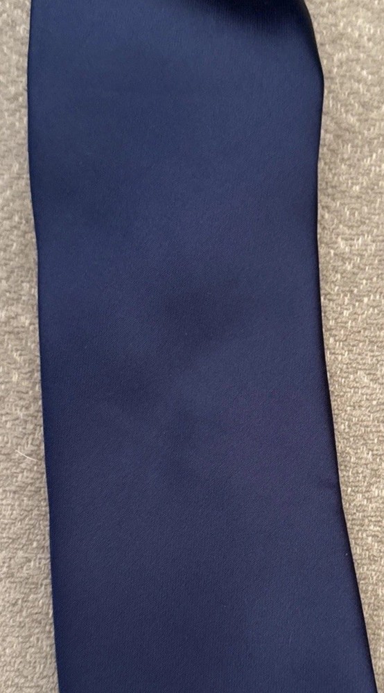 Tie Geoffrey Beene Navy Blue Satin, Solid, Shiny, 2.75”, EUC