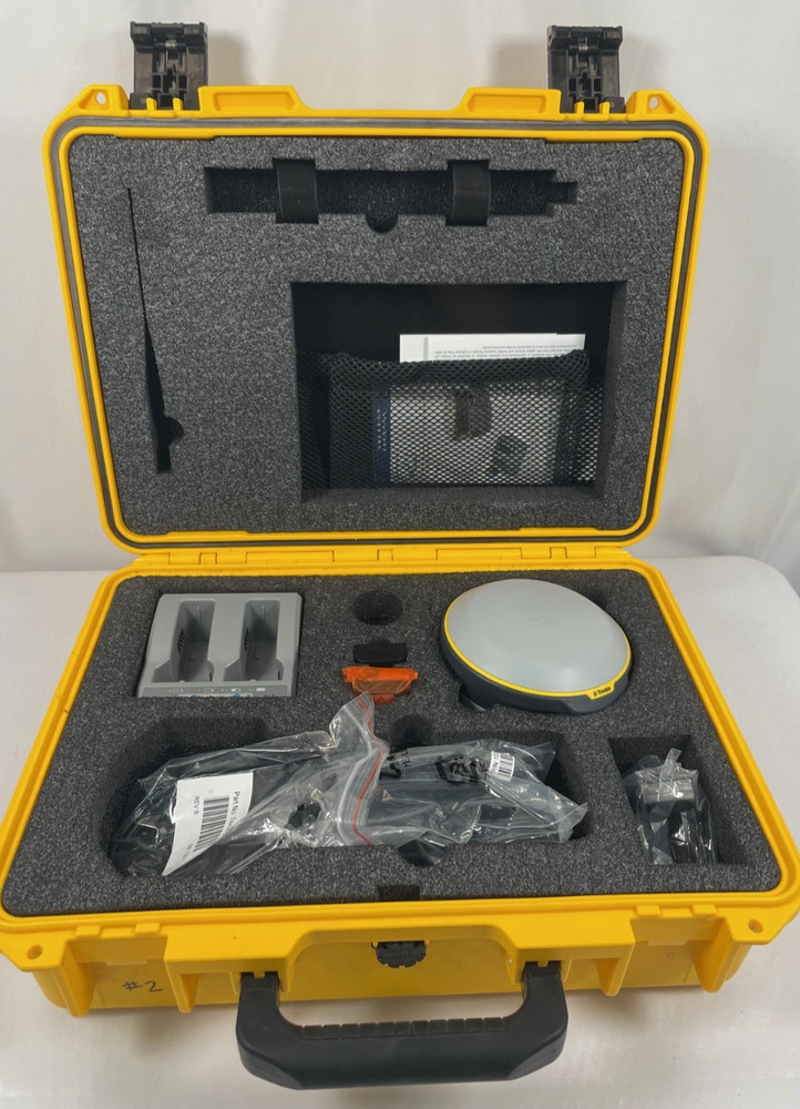 Trimble R2 Receiver - submeter - 220 Channels