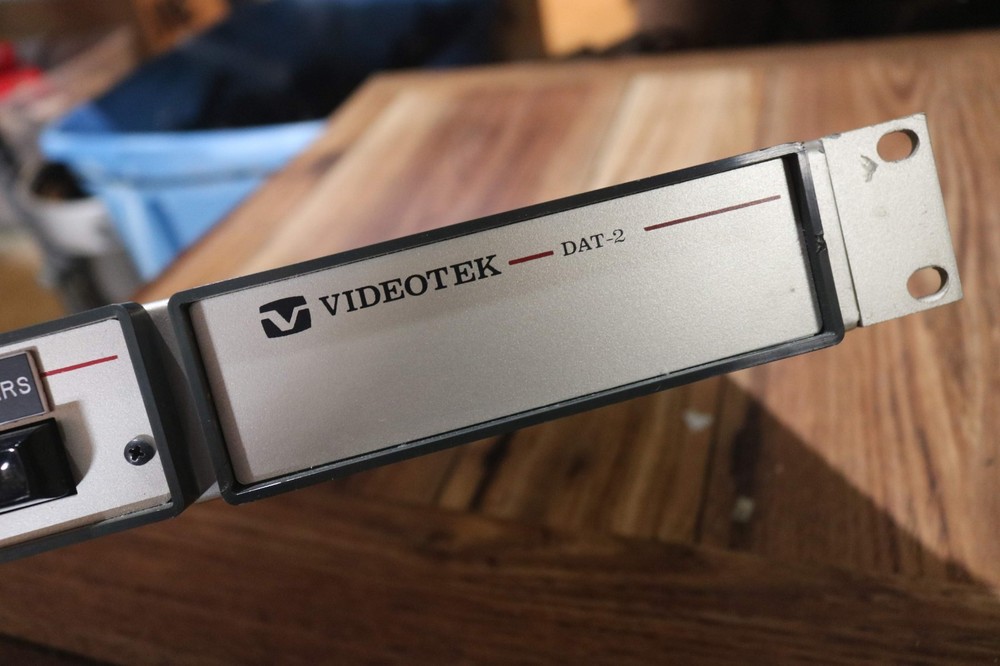 Rackmount Tray With Video Distribution Amplifier VideoTek Dat 2