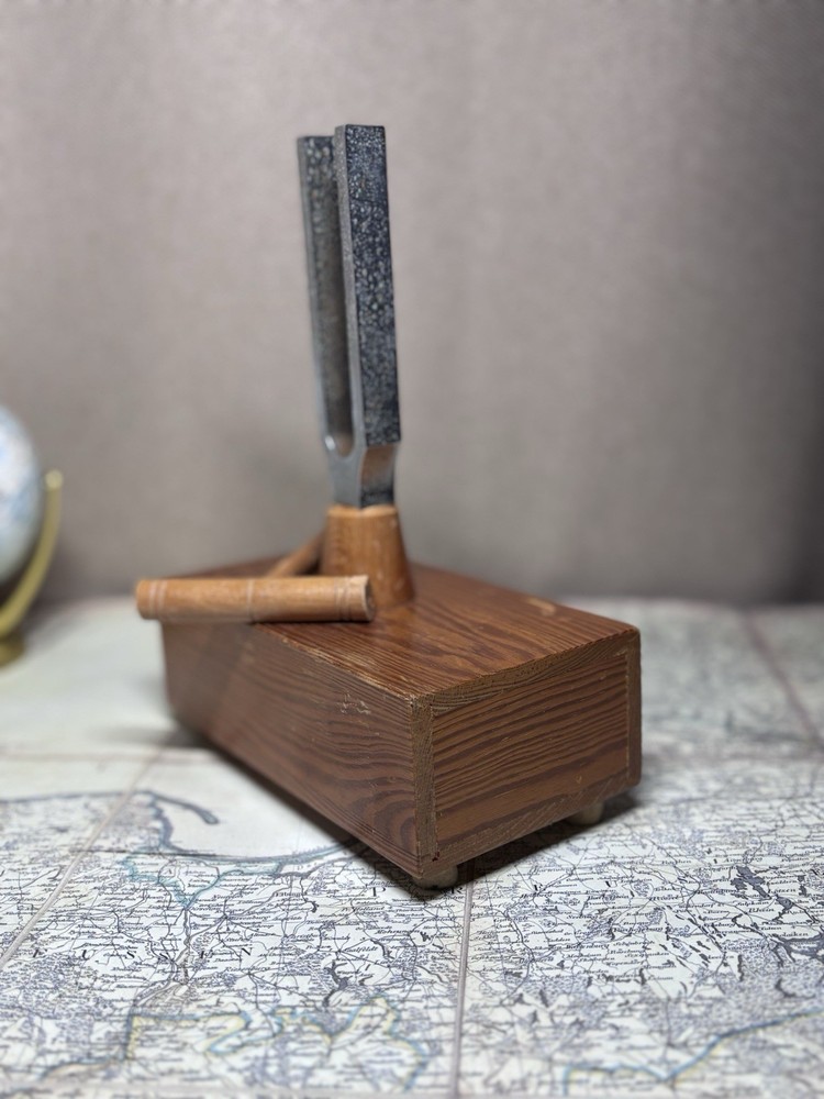Vintage Chrome Tuning Fork – 435 Hz (A Note) – Decorative & Functional