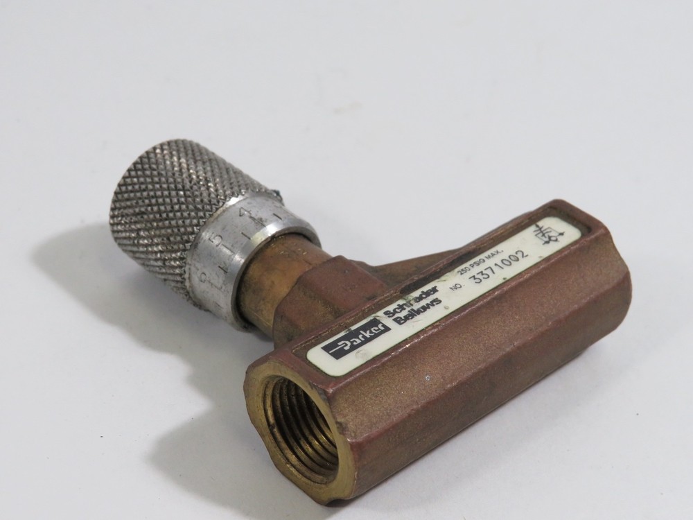 Parker 3371002 Flow Control Valve Brass 3/8" NPT USED