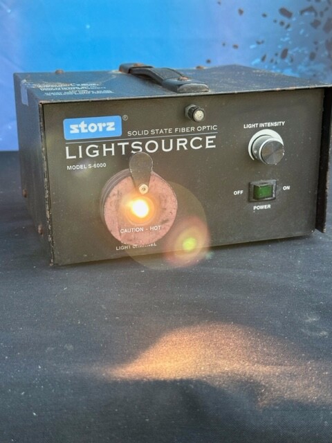 Storz Solid State Fiber Optic Light Source S-6000   works
