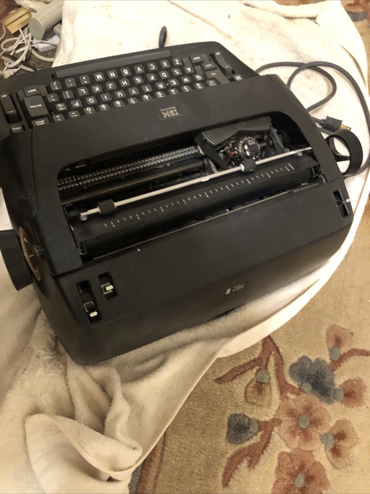 AS IS IBM SELECTRIC 1 TYPEWRITER ,BAD SWITCH AND LEFT MARGIN BROKEN.