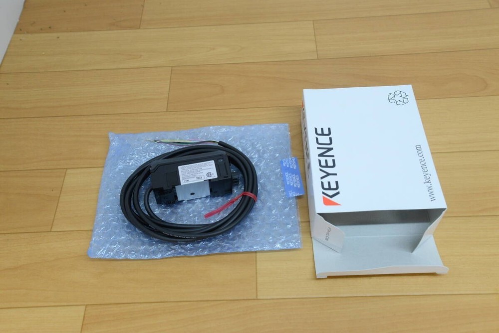 KEYENCE Laser Sensor IL-1050 NEW