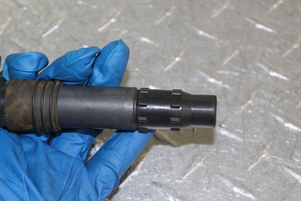 2001 SUZUKI GSXR1000 IGNITION COIL SPARK PLUG CAP