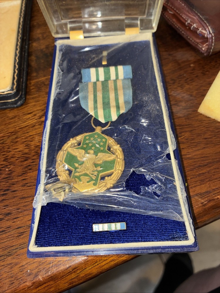 US Army Commendation Medal Set in early Case