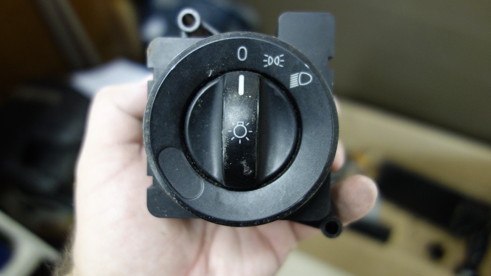 FREIGHTLINER HEAD LIGHT SWITCH A06-58685-001