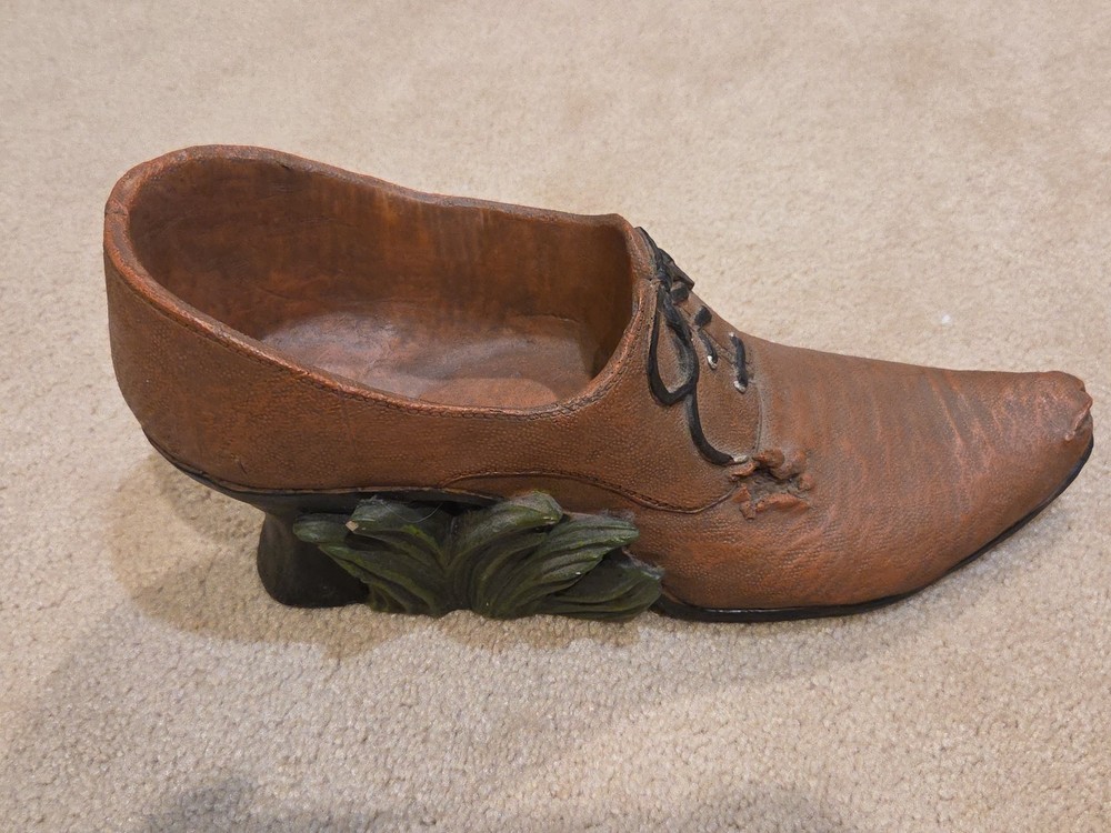VINTAGE TOAD HOLLOW RESIN SHOE PLANTER