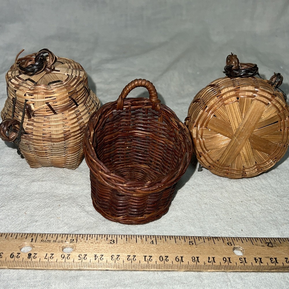 VINTAGE 3-MINIATURE BASKETS 2with lids